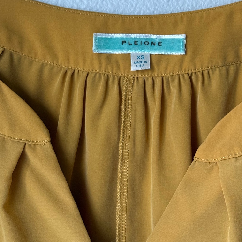 Pleione Mustard Yellow V Neck Quarter Sleeve Blouse Womens Size XS - Picture 2 of 4